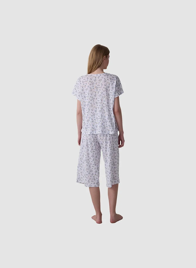 بنتي Openwork Floral V-Neck Short Sleeve Capri Pajama Set